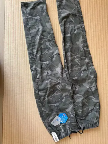 EDWIN 카모 패턴 캐주얼 팬츠 허리밴딩과 끈