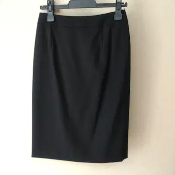 Aquascutum 블랙 타이트 스커트