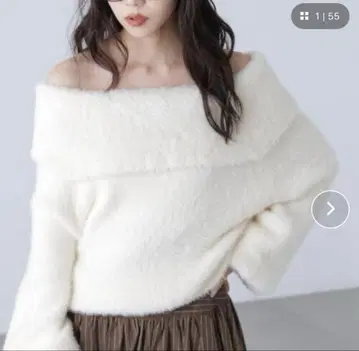 프리스마트 오프숄더 샤기 니트 화이트