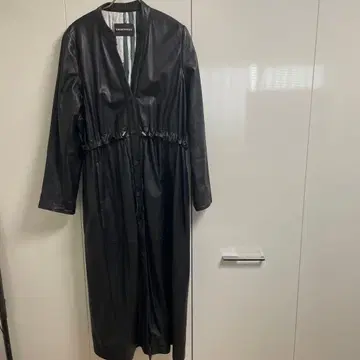 엠포리오 아르마니 가죽 코트