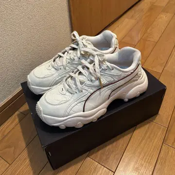 푸마 통굽 화이트 스니커즈 펄서 라이트 스니커즈