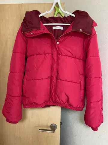 CECIL McBEE 후드 부착 빨간색 다운 자켓