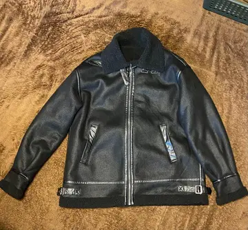 forksy. 보아 카라 부착 블랙 가죽 자켓