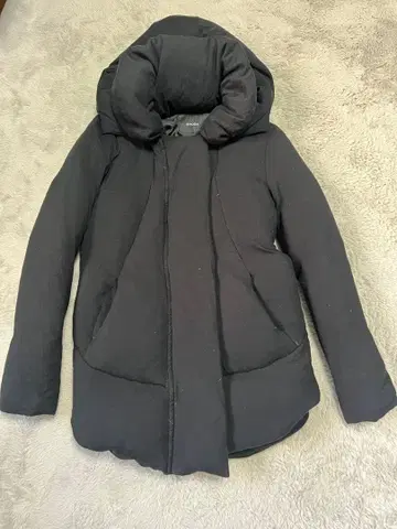 EMODA 블랙 후드 탈부착 가능 다운 자켓 사이즈 S
