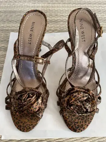 NINE WEST 표범 무늬 하이힐