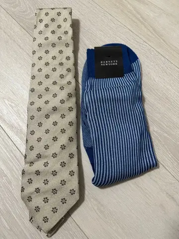 LUIGI BORRELLI 꽃무늬 넥타이와 양말 세트