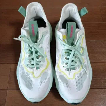 소렐 스니커즈 23cm