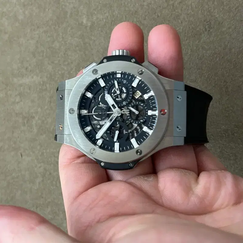 위블로 빅뱅 스켈레톤 오토매틱 44mm 팝니다
