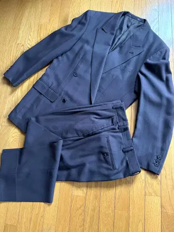 안토니오 푸스코 다크 브라운 수트