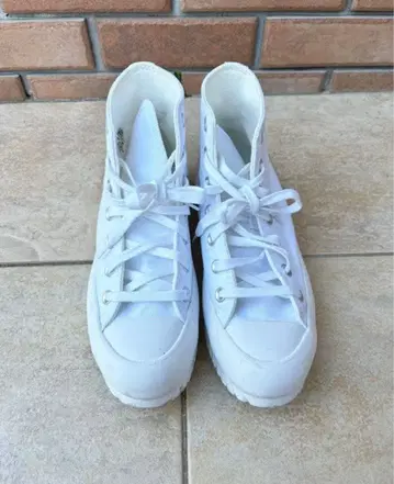 화이트 하이컷 스니커즈 converse 척테일러 통굽 스니커즈