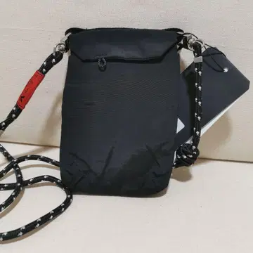 Topologie 블랙 폰백 심플한 외관 기능 가득