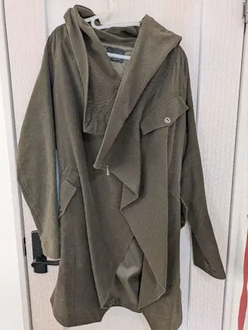 올리브색 후드 부착 아우터 자켓