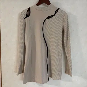 비대칭 디자인 긴팔 상의