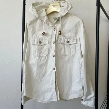 화이트 후드 부착 셔츠