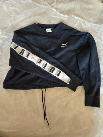 PUMA 크롭 맨투맨 네이비