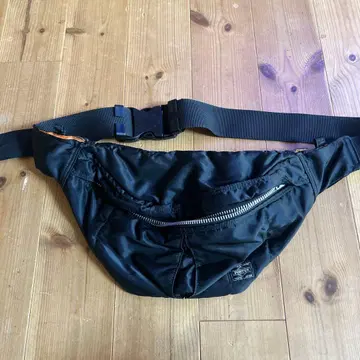 블랙 바디백 허리