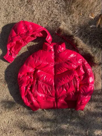 올드 유니클로 퍼, 후드 탈부착 가능 짧은 기장 다운 자켓 레드 광택