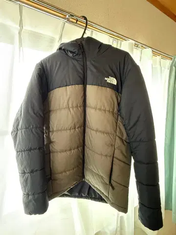 THE NORTH FACE 후드 부착 다운 자켓 리버서블