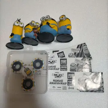 미니언 피규어 4개와 스피너 세트