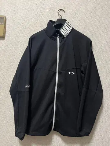 오클리 골프 트랙 자켓 /XL 블랙 저지 스트레치 블랙