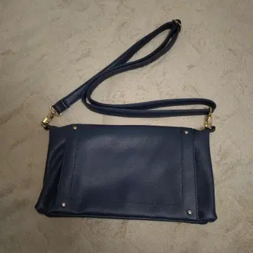 네이비 합성 피혁 숄더백