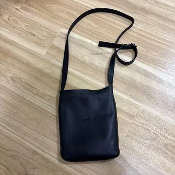 블랙 가죽 숄더백