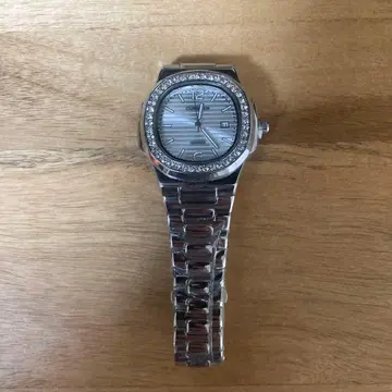 실버 다이아몬드 장식 쿼츠 손목시계