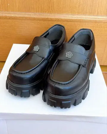 MARY QUANT x PUBLUX 통굽 로퍼 블랙 24.5cm