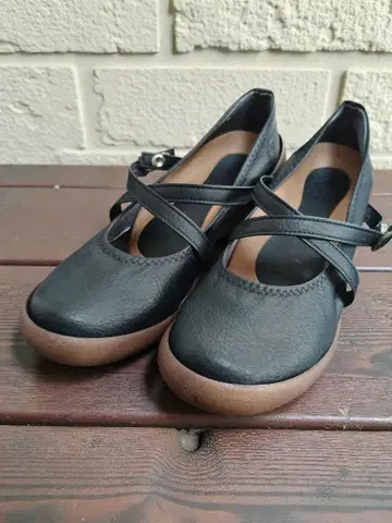 [ 가격 인하 ] 리게타 Re:getA 블랙 가죽 스트랩 샌들