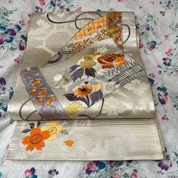 앤티크 꽃 자수 나고야 오비 화이트 베이스에 두루마리