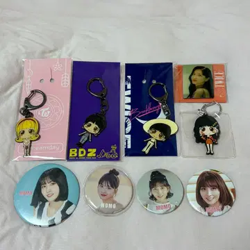 TWICE 모모 키링 캔뱃지 묶음 판매