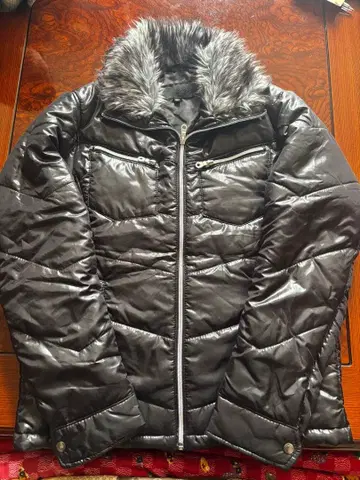 퍼 달린 다운 재킷 시크 스타일 y2k