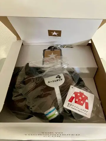 서러브레드 클럽 900승 기념 루즈 달리아 키링 봉제 인형