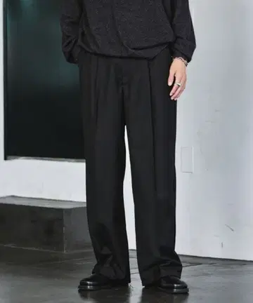 컨디션 최상 프릭스스토어 세미 와이드 실루엣 TR 원턱 슬랙스