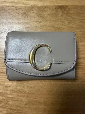 끌로에 베이지 3단 폴더형 지갑