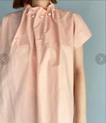 카와구치 하루나 드라마 착용 피칭 옷깃 빅 펄 블라우스