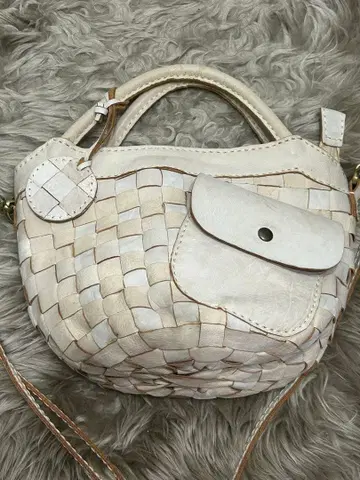 주케로 필라토 숄더백 2way 화이트