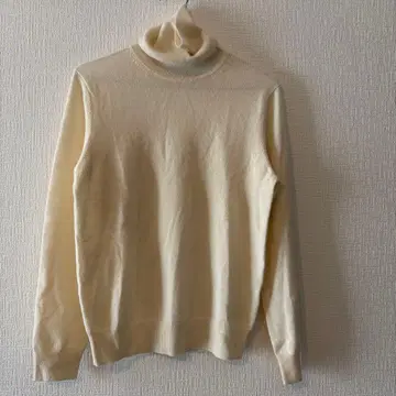 UNIQLO 아이보리 터틀넥 캐시미어 100% 스웨터