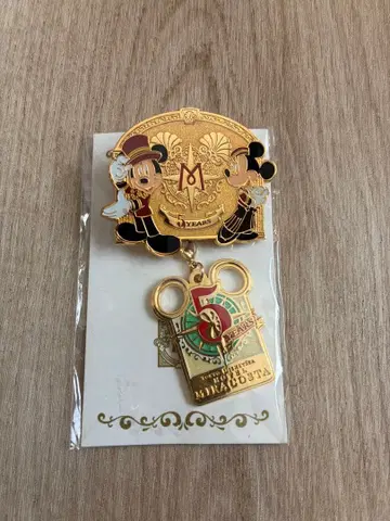 디즈니 미라코스타 5주년 기념 핀 배지 2개