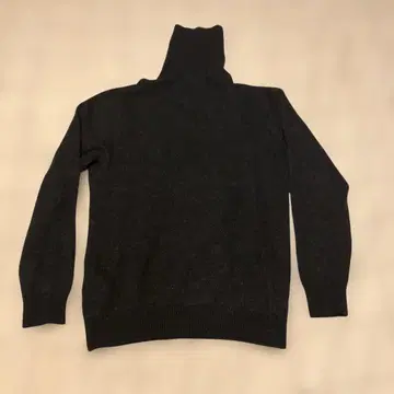 빔즈 터틀넥 니트 차콜 그레이