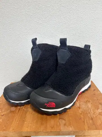 The North Face 아웃도어 부츠 블랙