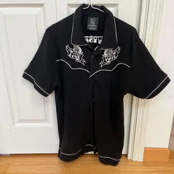 LOVE HATE 자수 반팔 셔츠 블랙