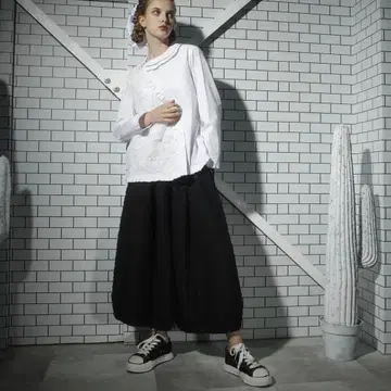 KIRIKOMI nuno 실루엣 팬츠 블랙