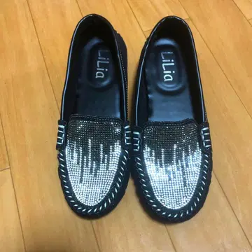 LiLa 비쥬 장식 로퍼 미사용