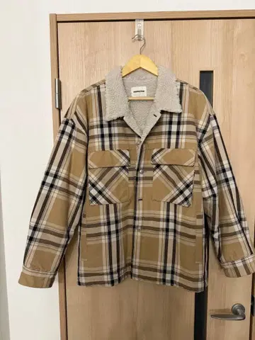 체크 무늬 보아 자켓 몽키타임