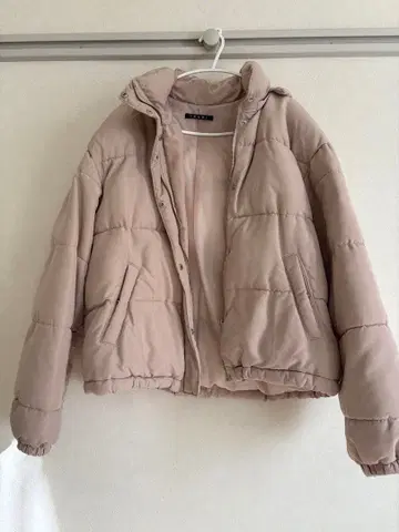 M 사이즈 후드 부착 베이지 다운 자켓