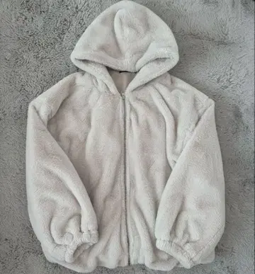 CHiP CLiP 화이트 보아 자켓 L 사이즈 후드 부착