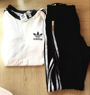 adidas 반팔 T셔츠와 팬츠 세트 XS