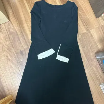 새상품급 폭시 니트 원피스 소매 플리츠 긴팔 바이컬러 블랙 40