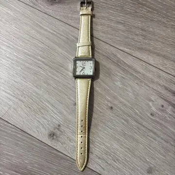 골드 가죽 스퀘어 쿼츠 손목시계